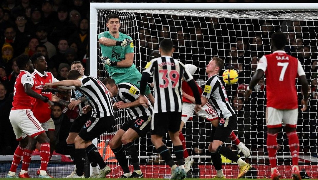 İngiltere Premier Lig’de lider Arsenal evinde Newcastle United karşısında puan kaybetti