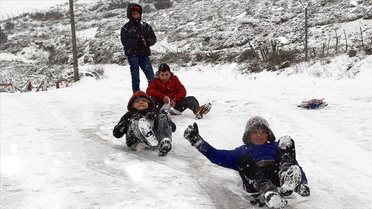 İki vilayette okullar 1 gün tatil