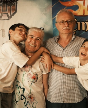 Ayse-Gulnev-Osmanoglu-Sultan-V.-Murad8217in-Torunundan-Bes-Evladiyla-Samimi-Kareler-featured